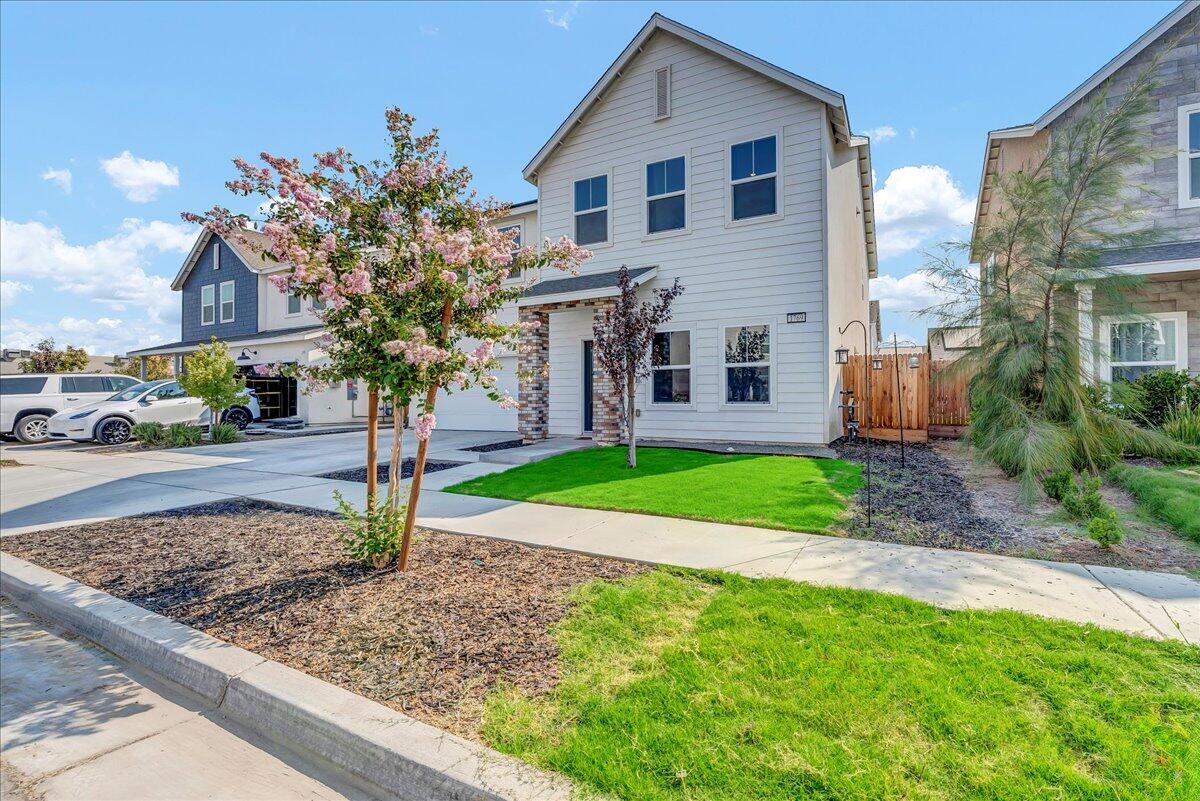 1769 N Jennie Lake Trl, Hanford, CA 93230