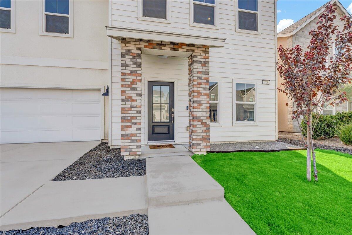 1769 N Jennie Lake Trl, Hanford, CA 93230