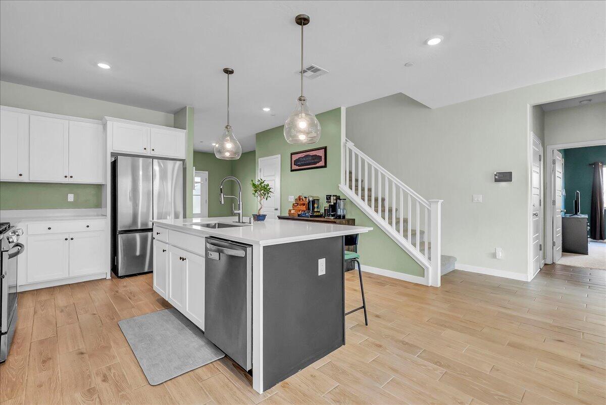 1769 N Jennie Lake Trl, Hanford, CA 93230