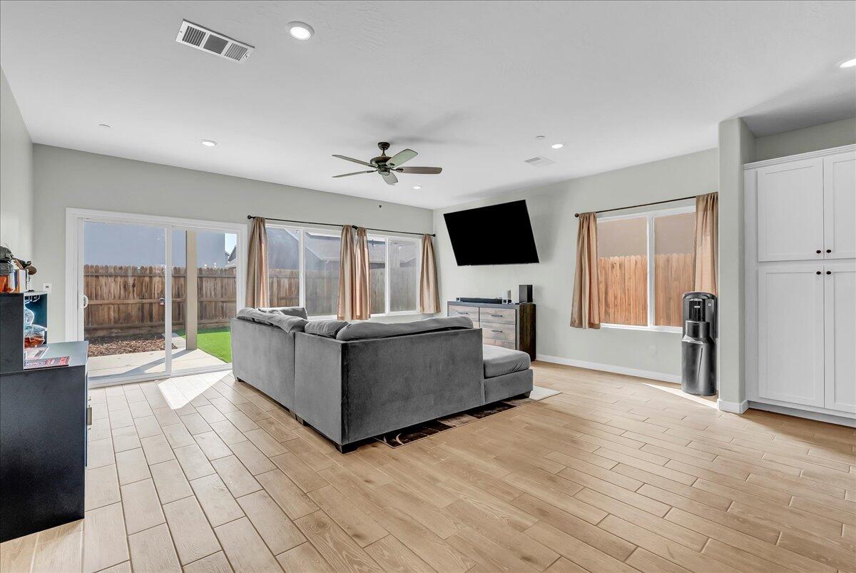 1769 N Jennie Lake Trl, Hanford, CA 93230