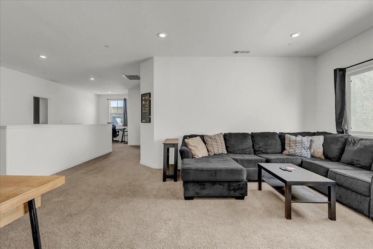 1769 N Jennie Lake Trl, Hanford, CA 93230