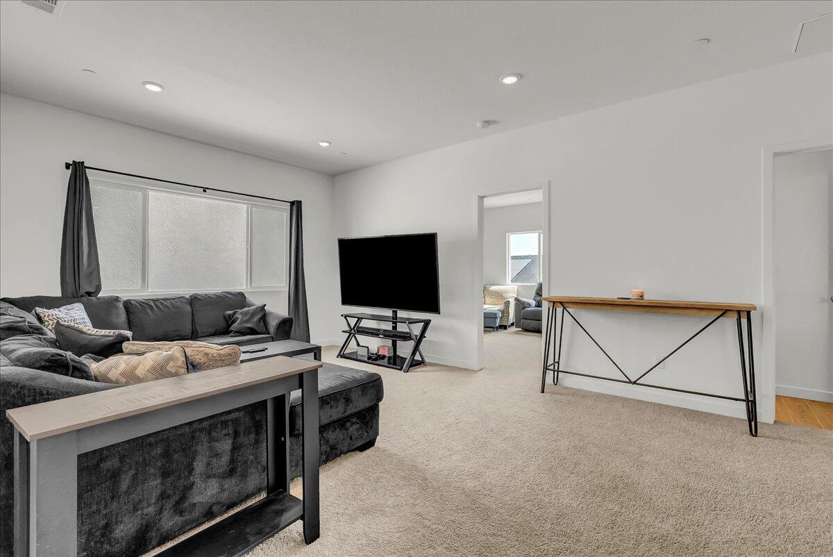 1769 N Jennie Lake Trl, Hanford, CA 93230