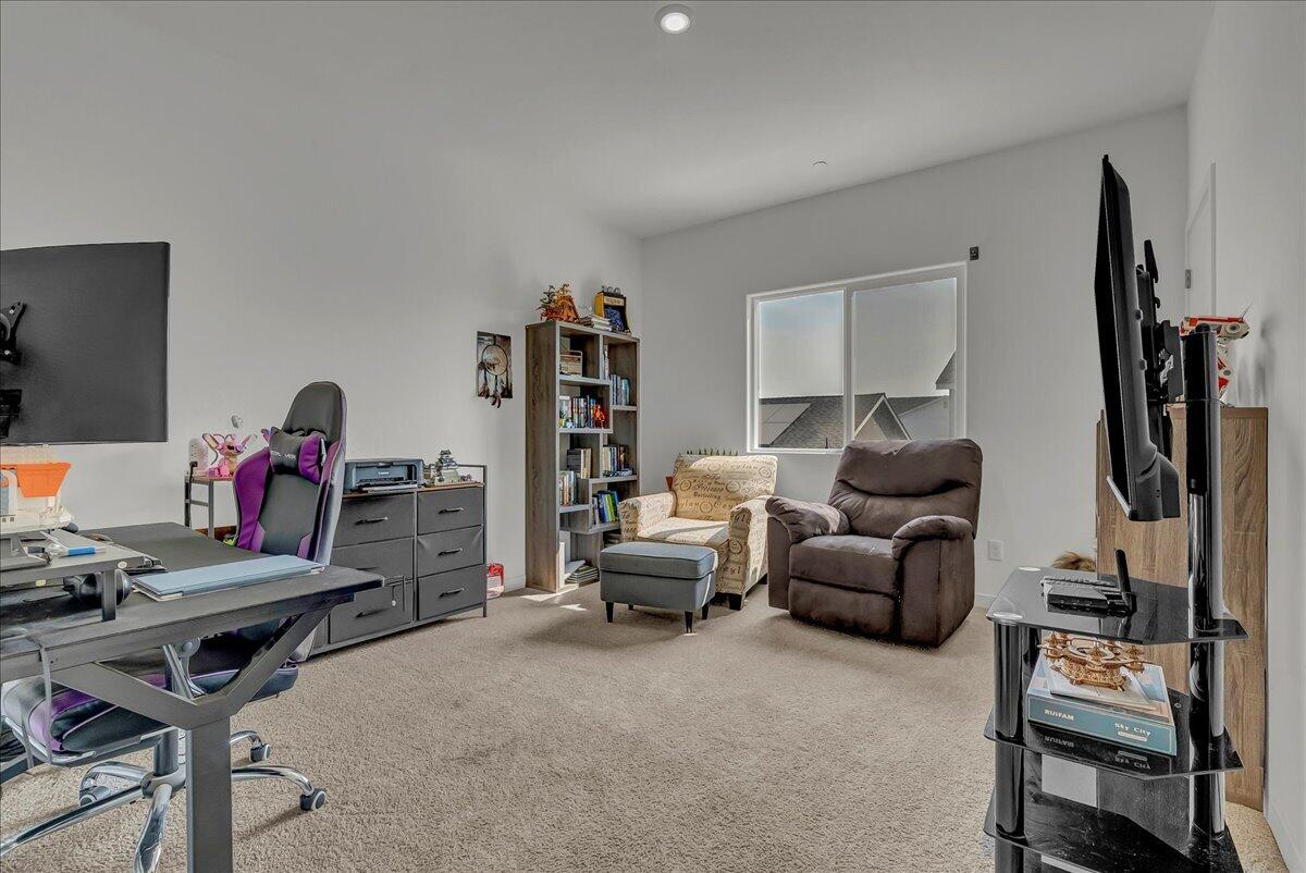 1769 N Jennie Lake Trl, Hanford, CA 93230