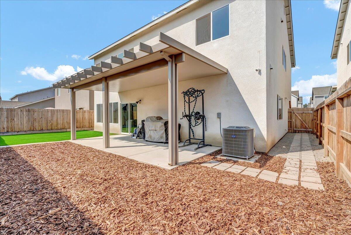 1769 N Jennie Lake Trl, Hanford, CA 93230