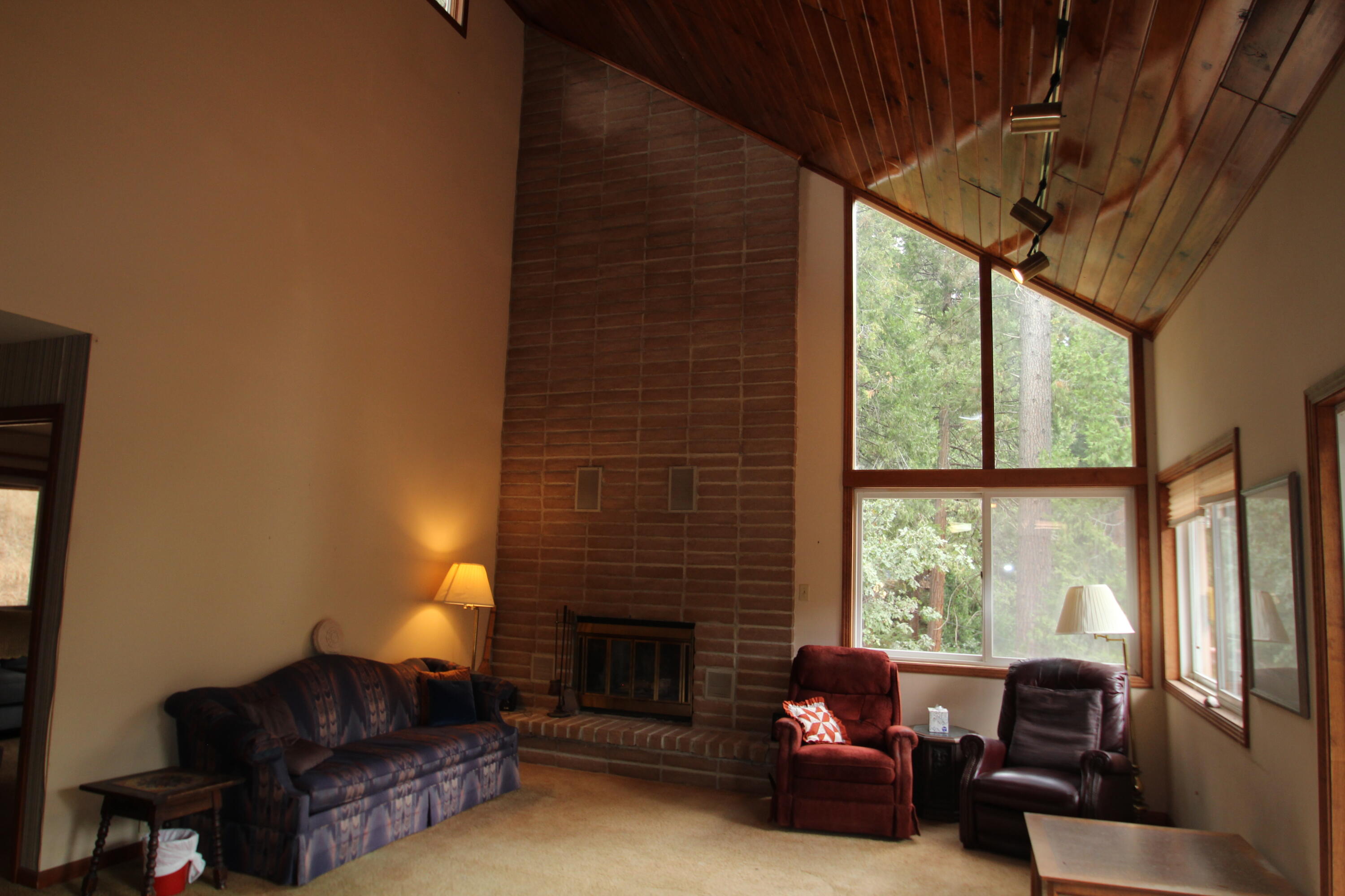 340 Mariposa Dr, Pierpoint Springs, CA 93265