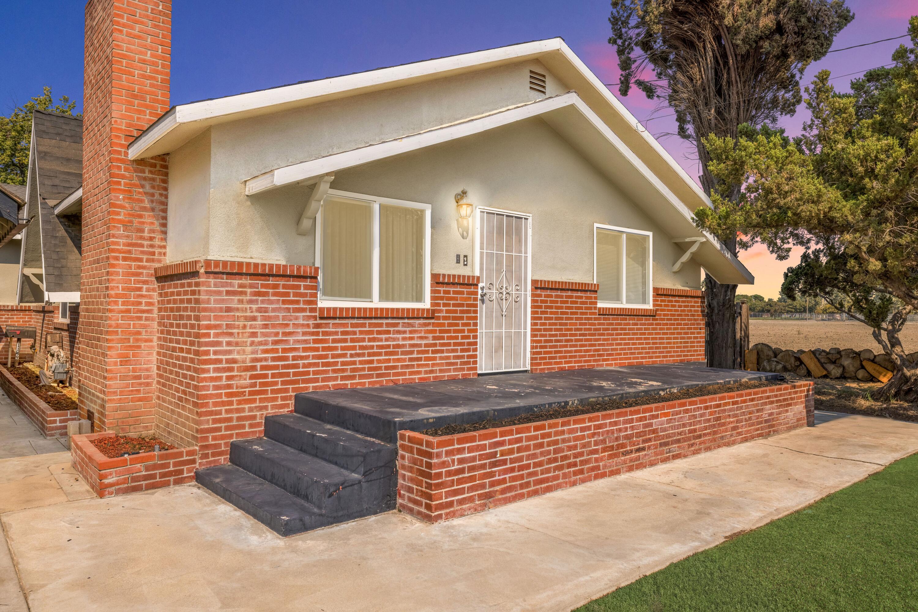 1149 N E St, Tulare, CA 93274