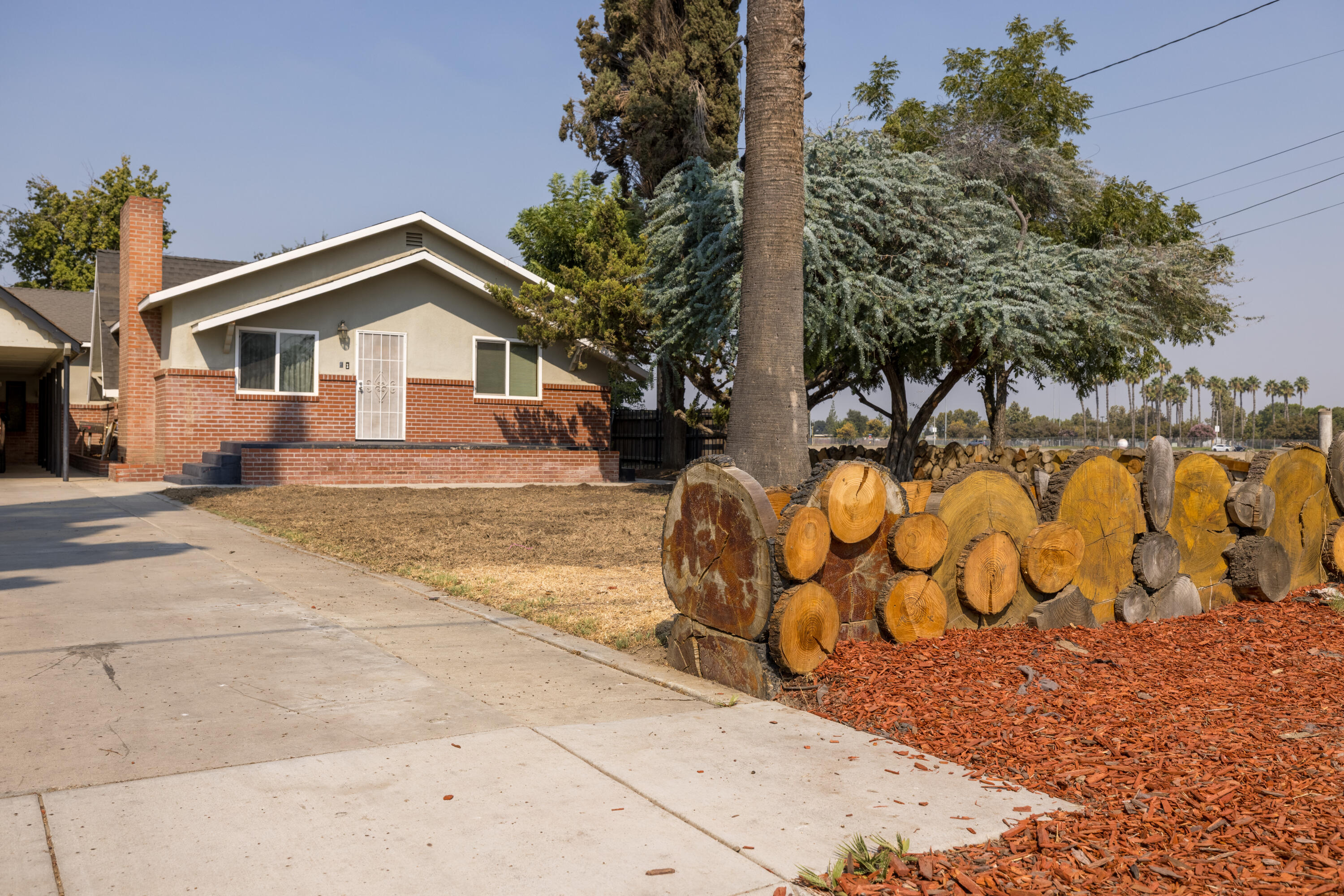 1149 N E St, Tulare, CA 93274