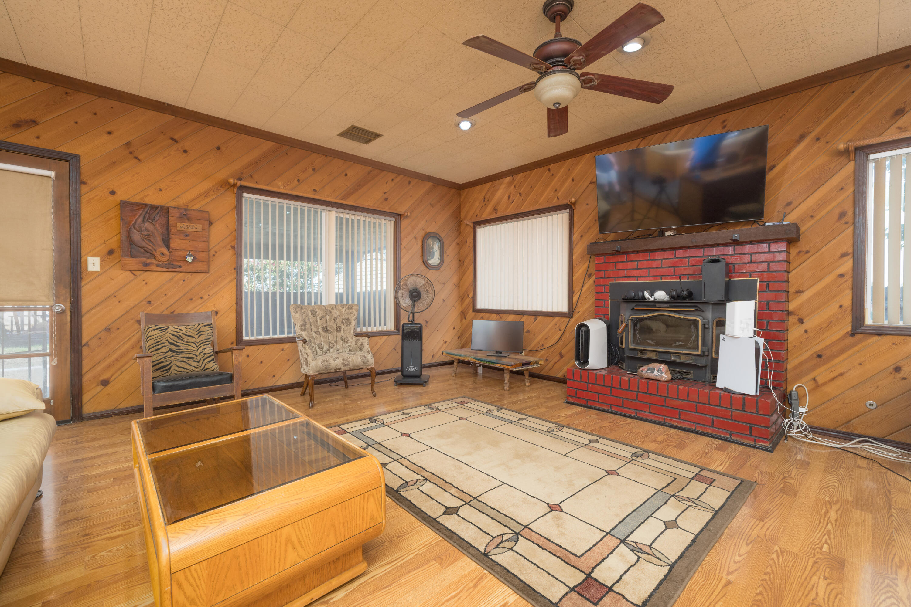 1149 N E St, Tulare, CA 93274