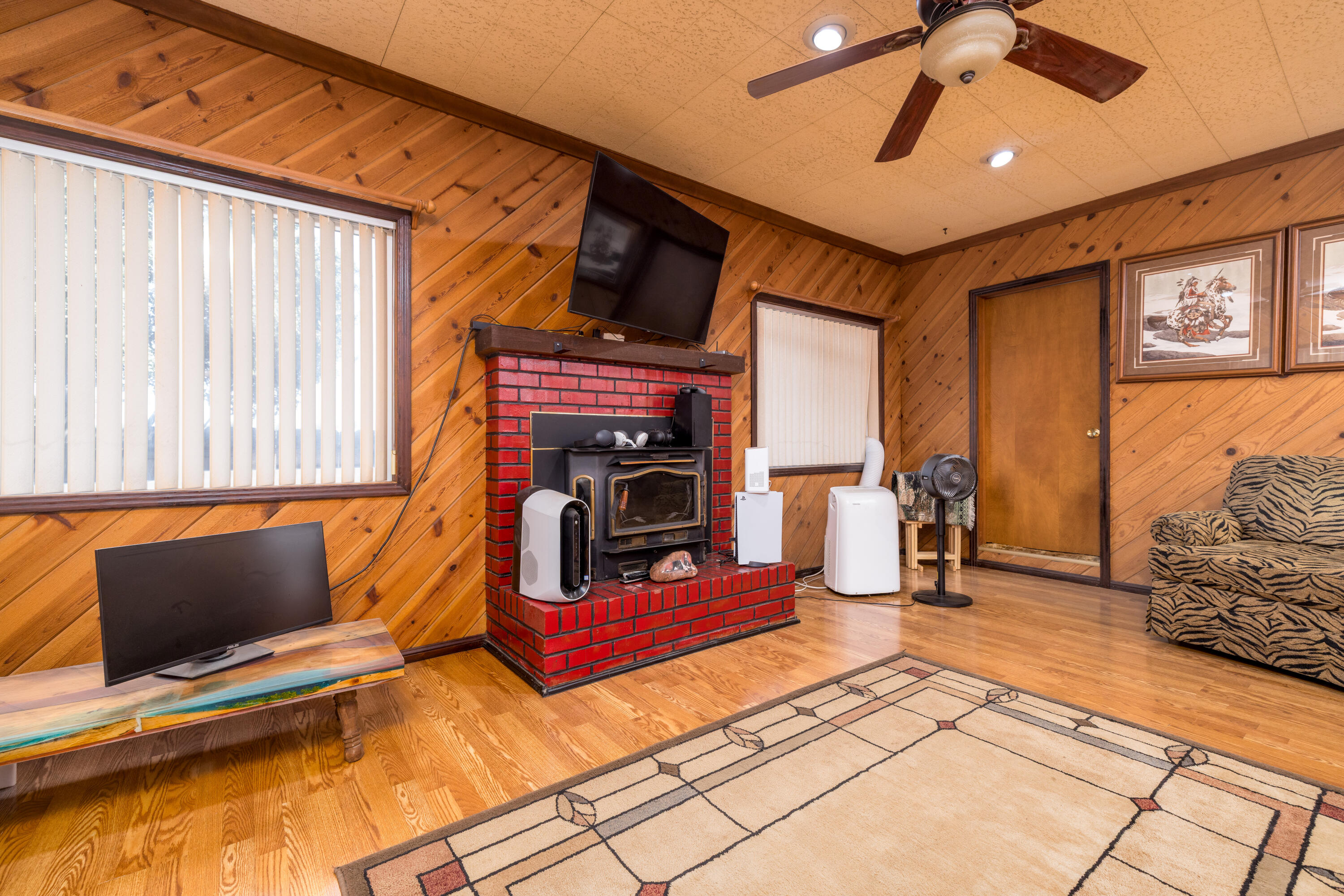 1149 N E St, Tulare, CA 93274