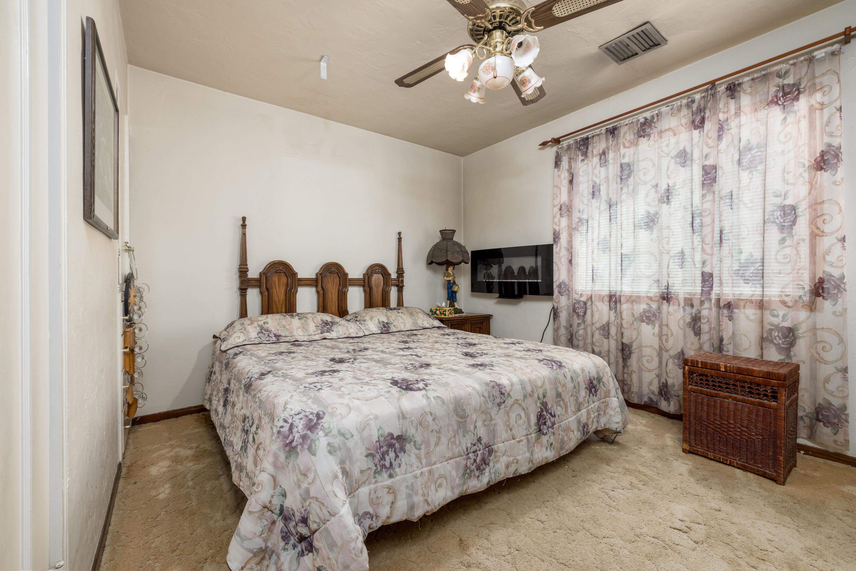 1149 N E St, Tulare, CA 93274