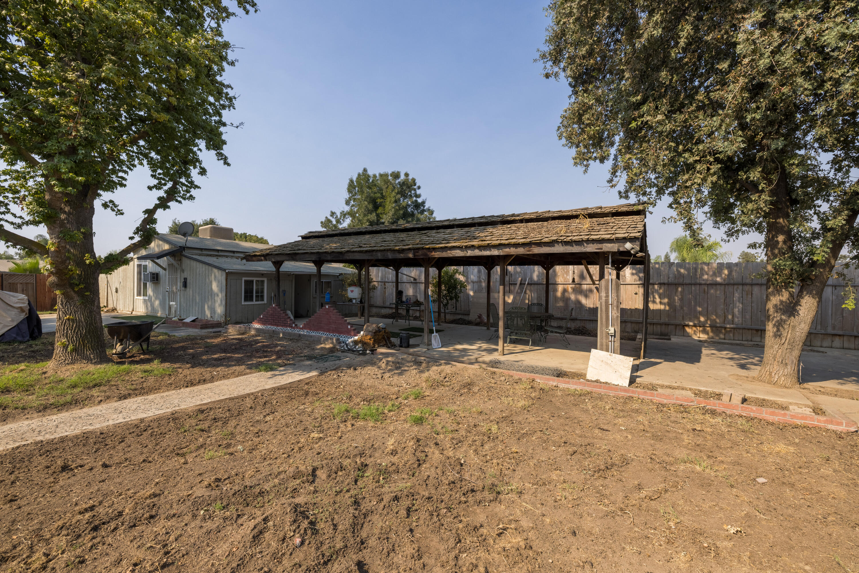 1149 N E St, Tulare, CA 93274