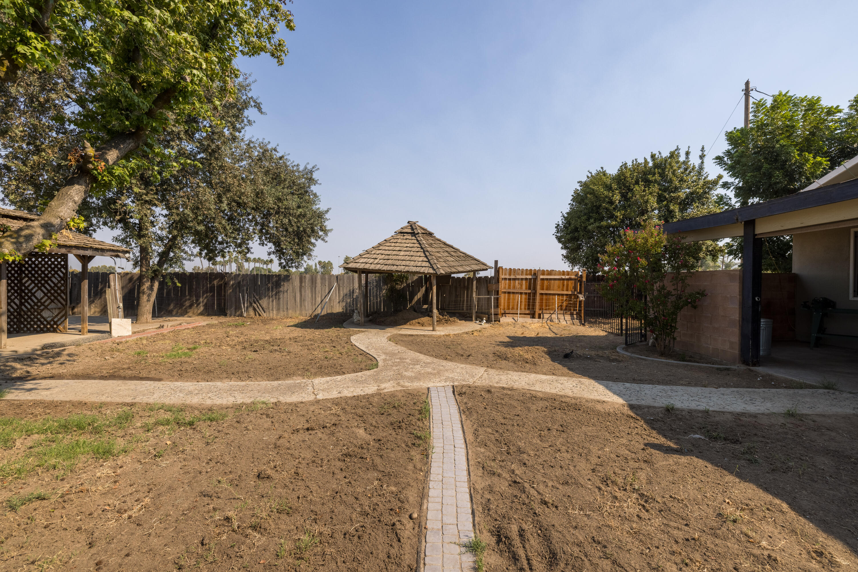 1149 N E St, Tulare, CA 93274