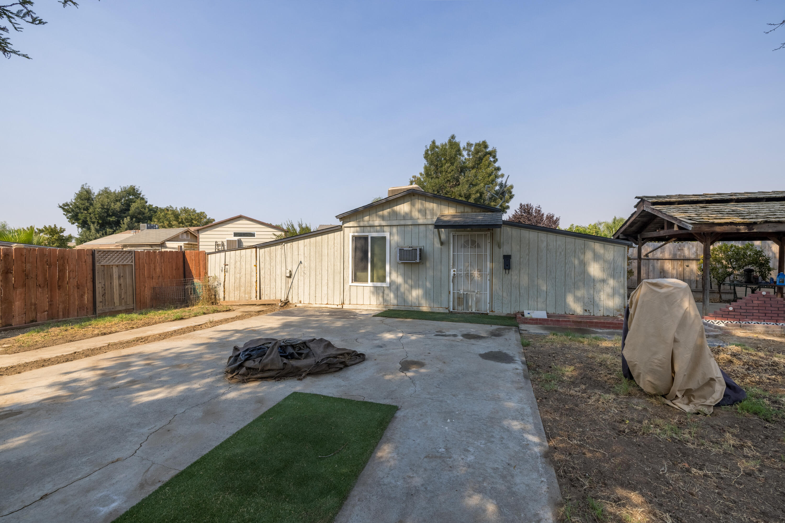 1149 N E St, Tulare, CA 93274