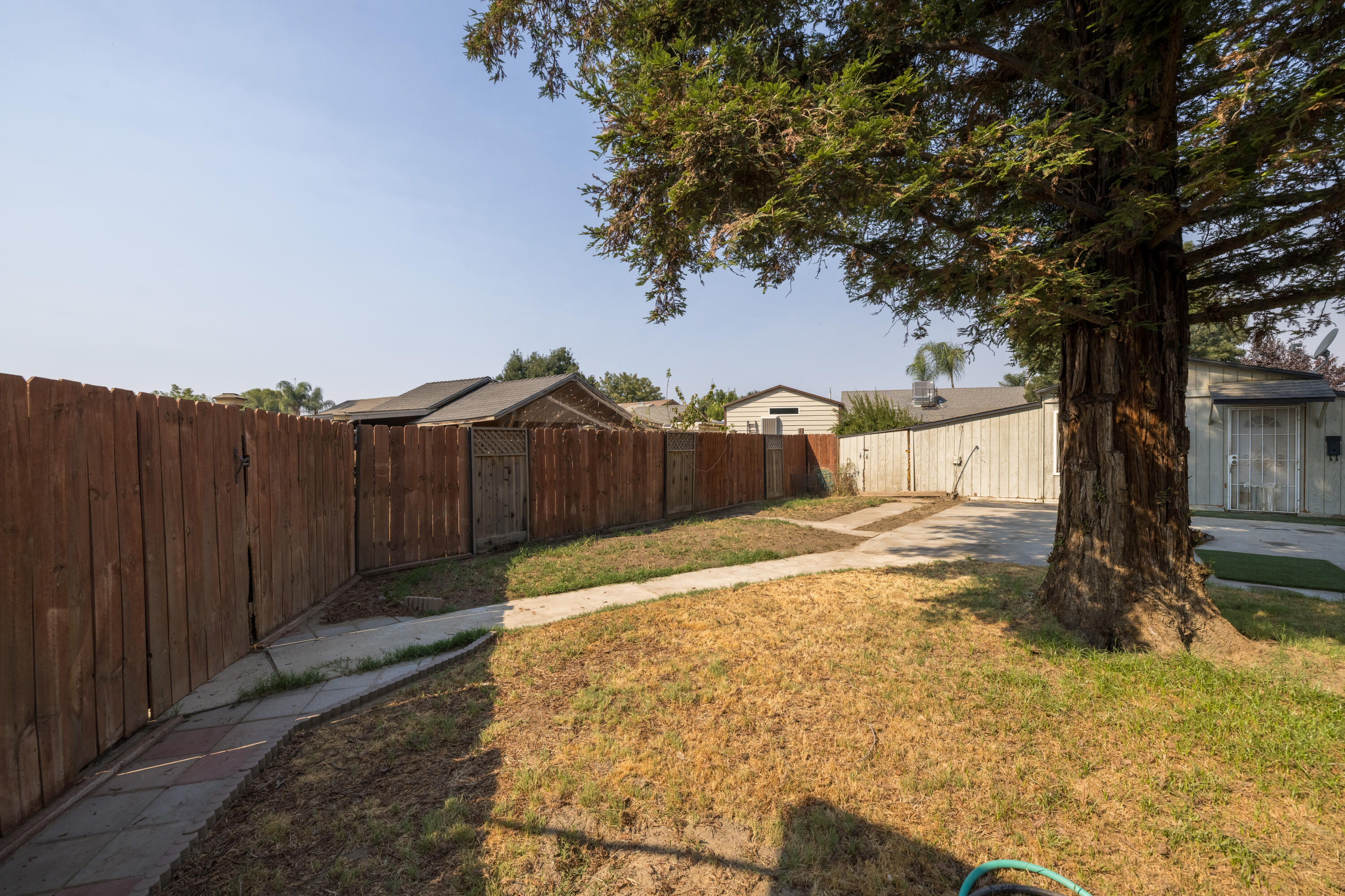 1149 N E St, Tulare, CA 93274