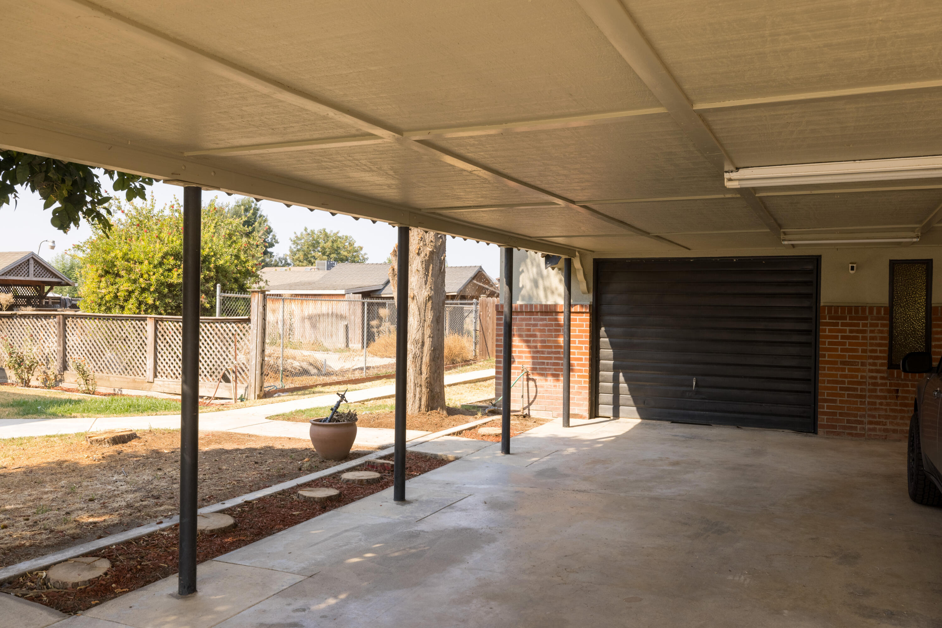 1149 N E St, Tulare, CA 93274