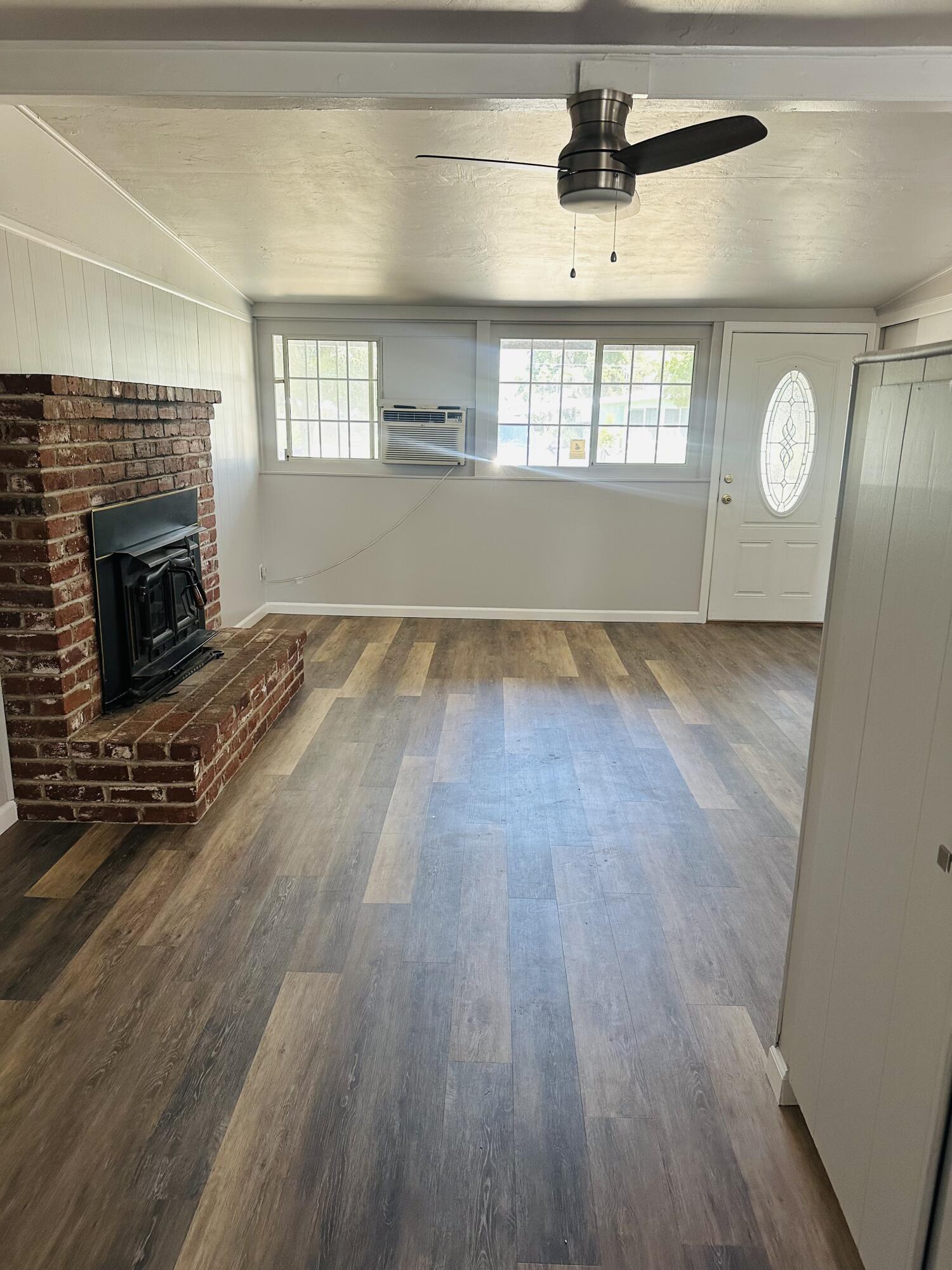 210 Plum Dr, Exeter, CA 93221