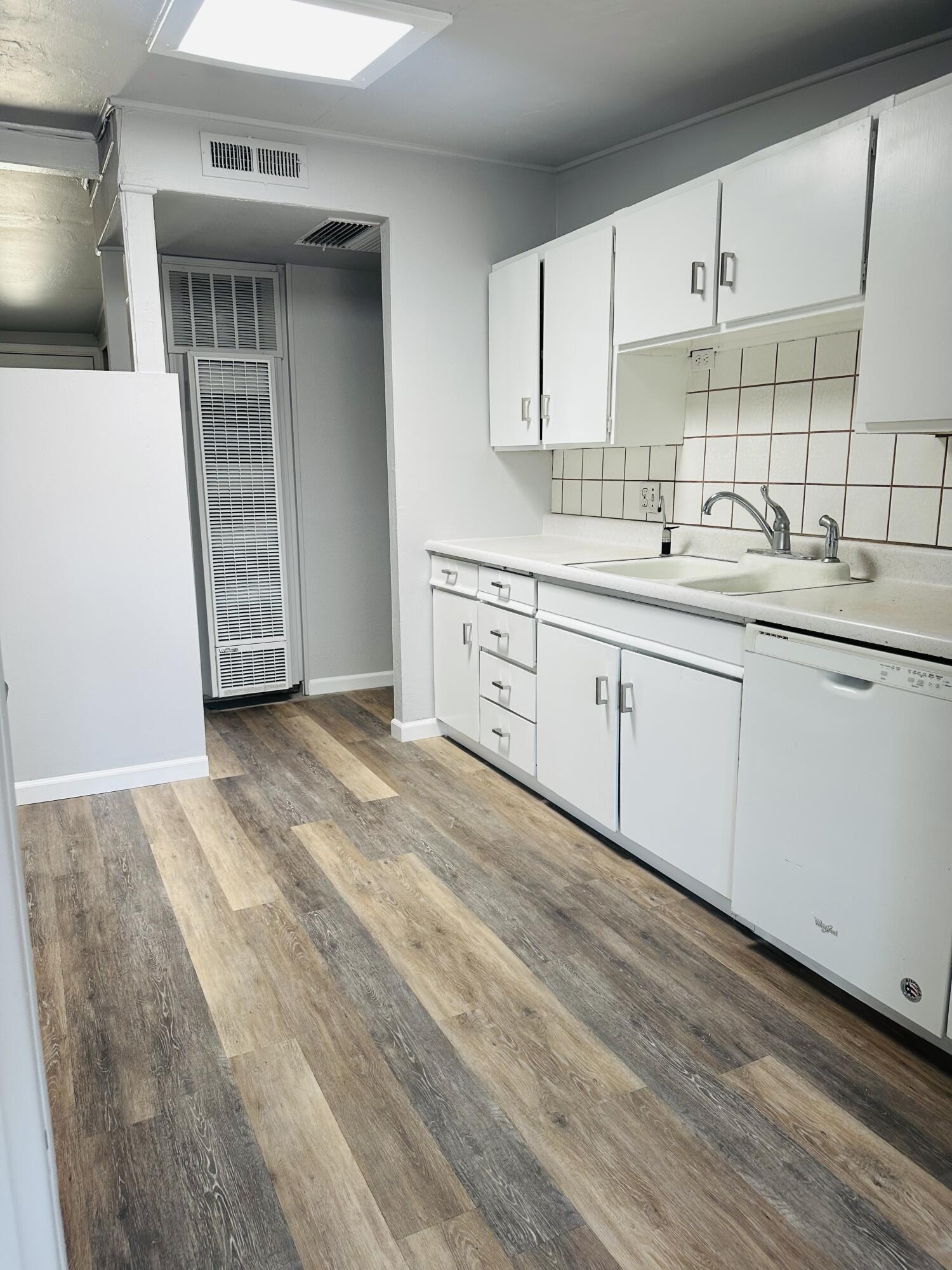 210 Plum Dr, Exeter, CA 93221