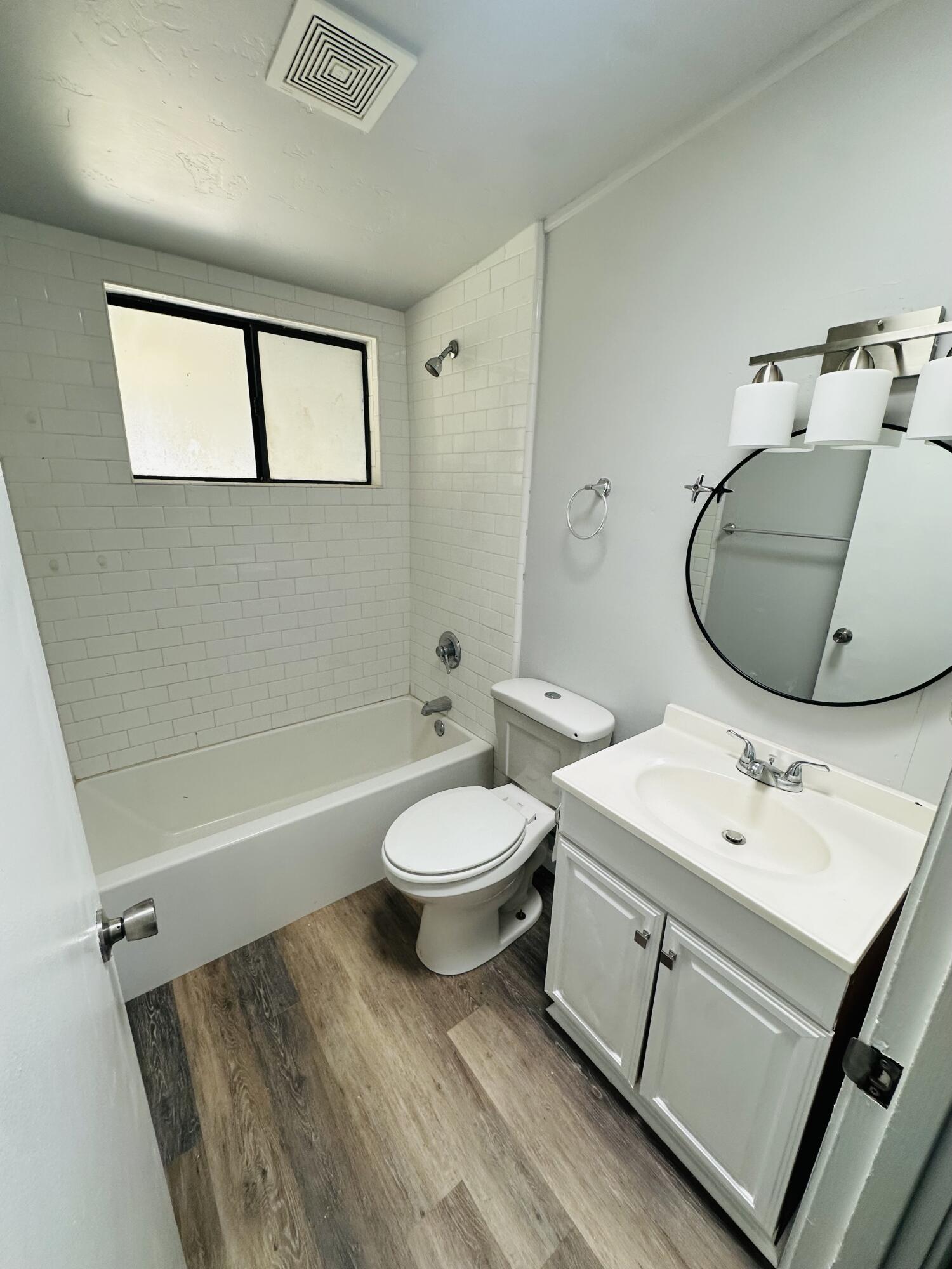 210 Plum Dr, Exeter, CA 93221