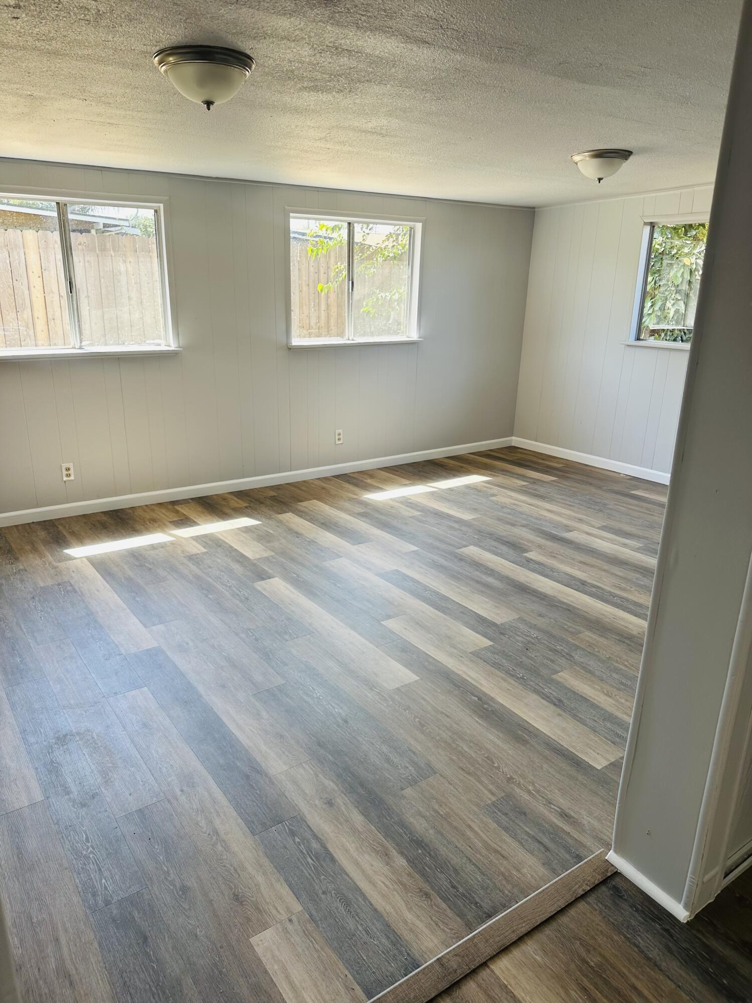 210 Plum Dr, Exeter, CA 93221