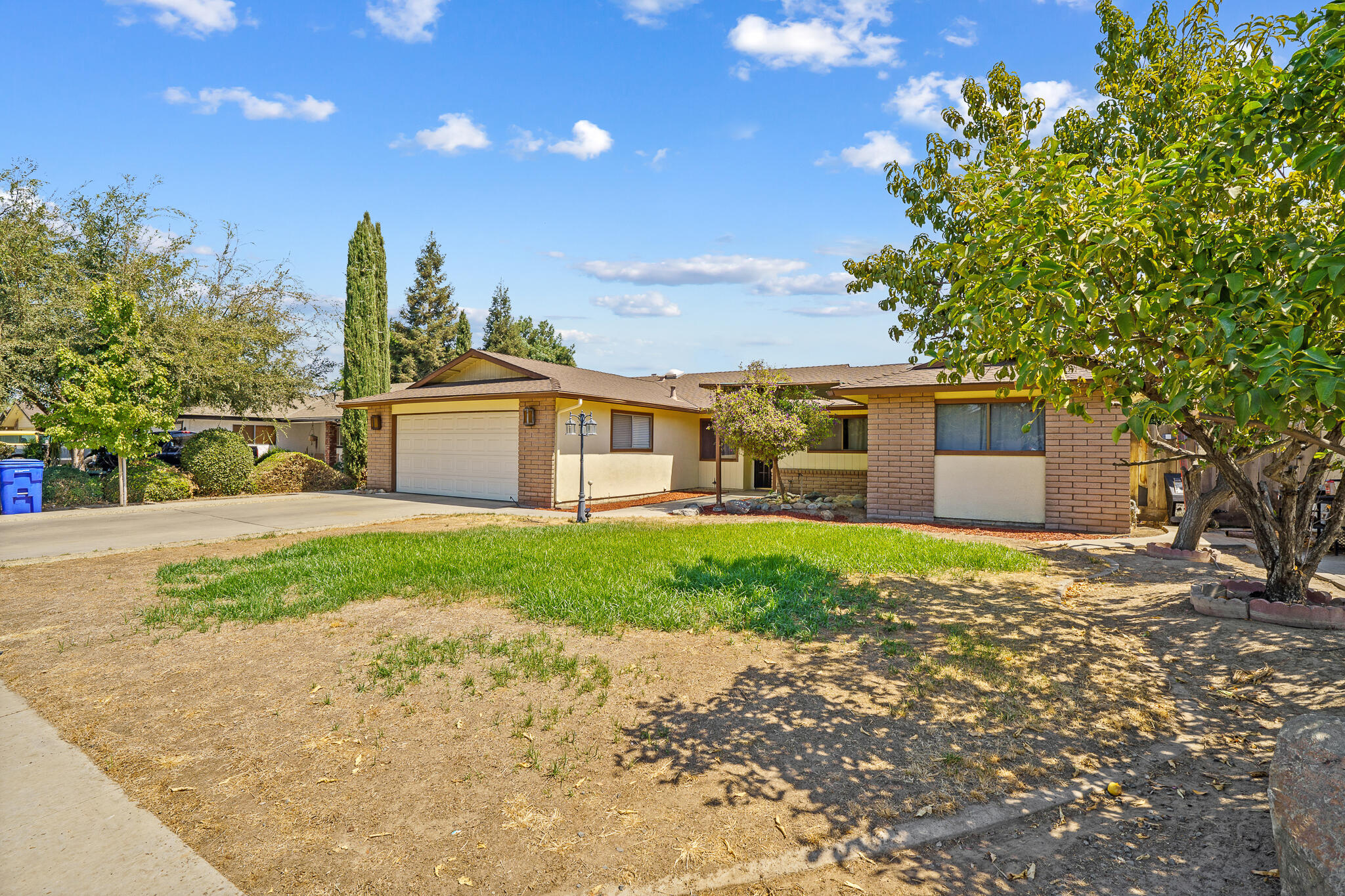1076 N Beverly St, Porterville, CA 93257