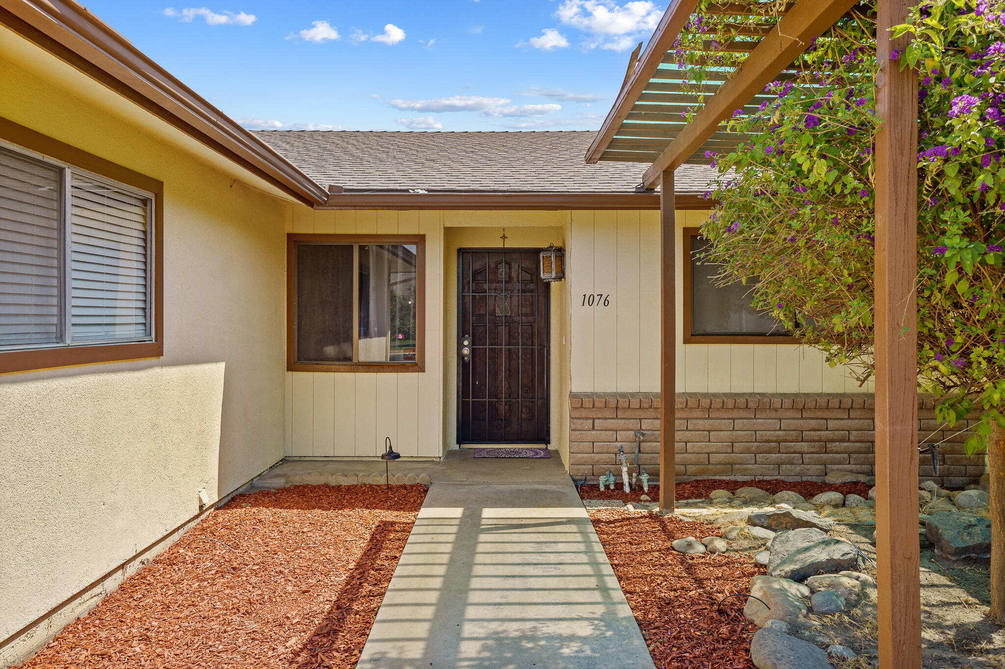 1076 N Beverly St, Porterville, CA 93257
