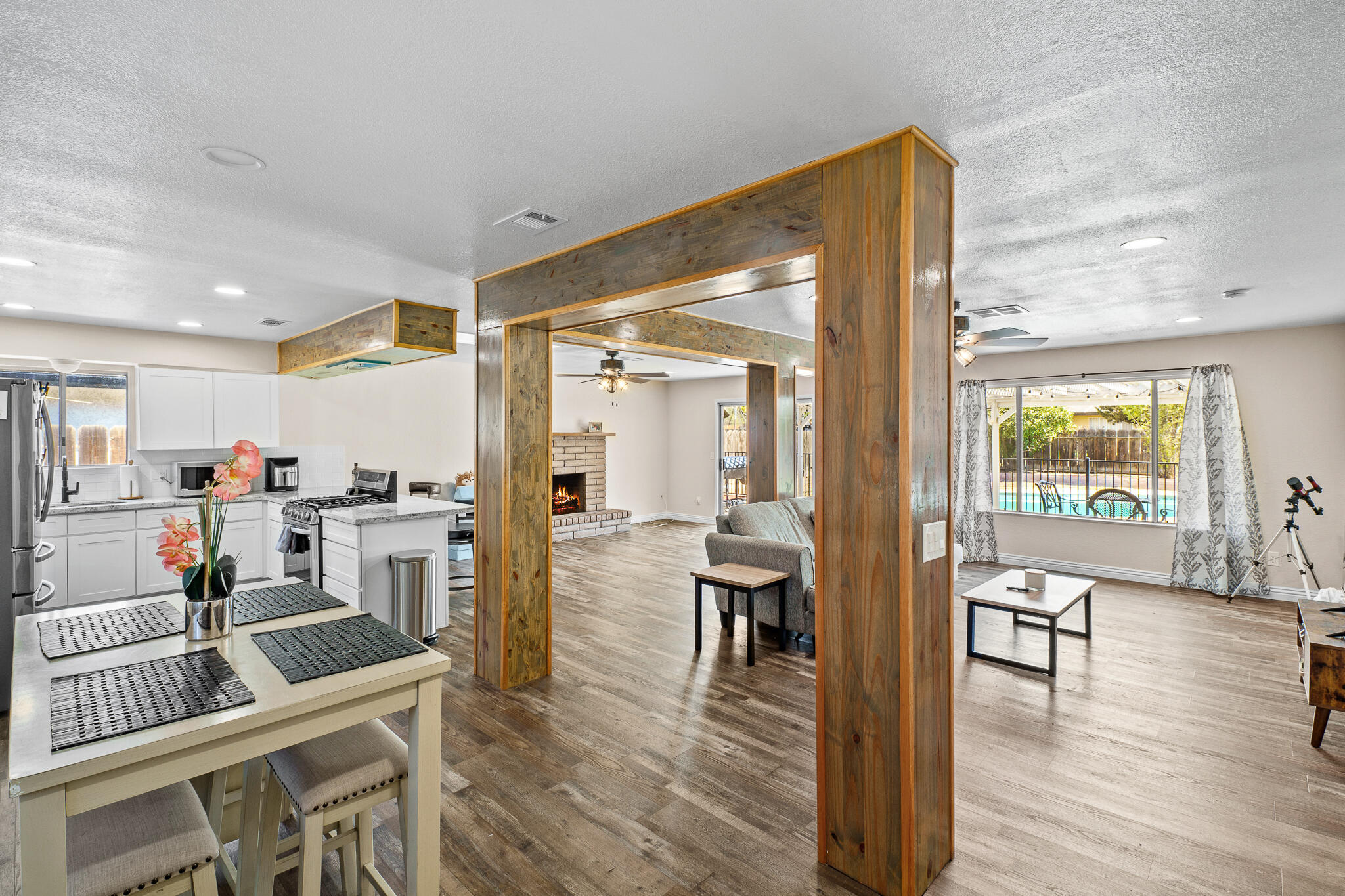 1076 N Beverly St, Porterville, CA 93257