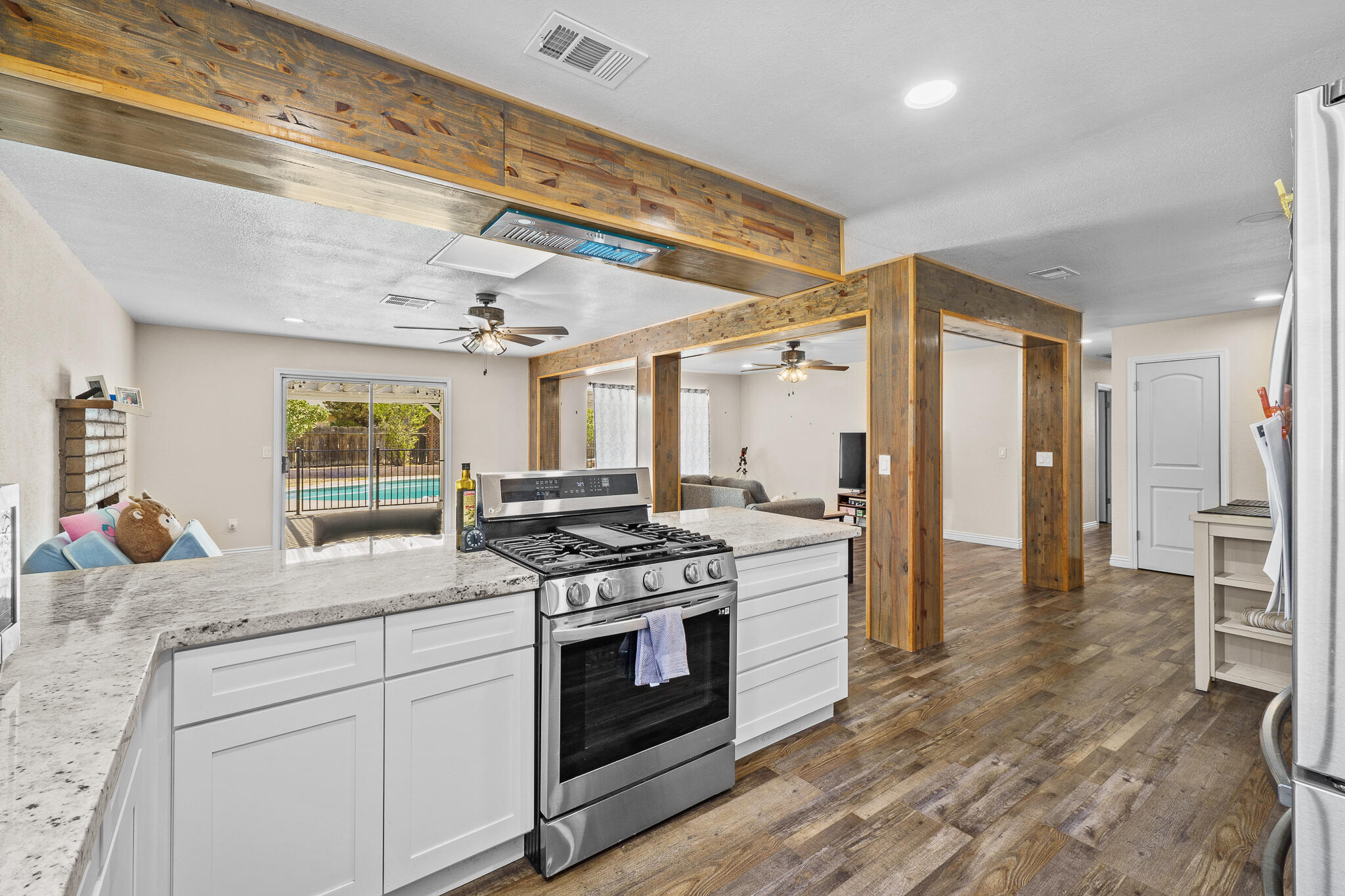 1076 N Beverly St, Porterville, CA 93257