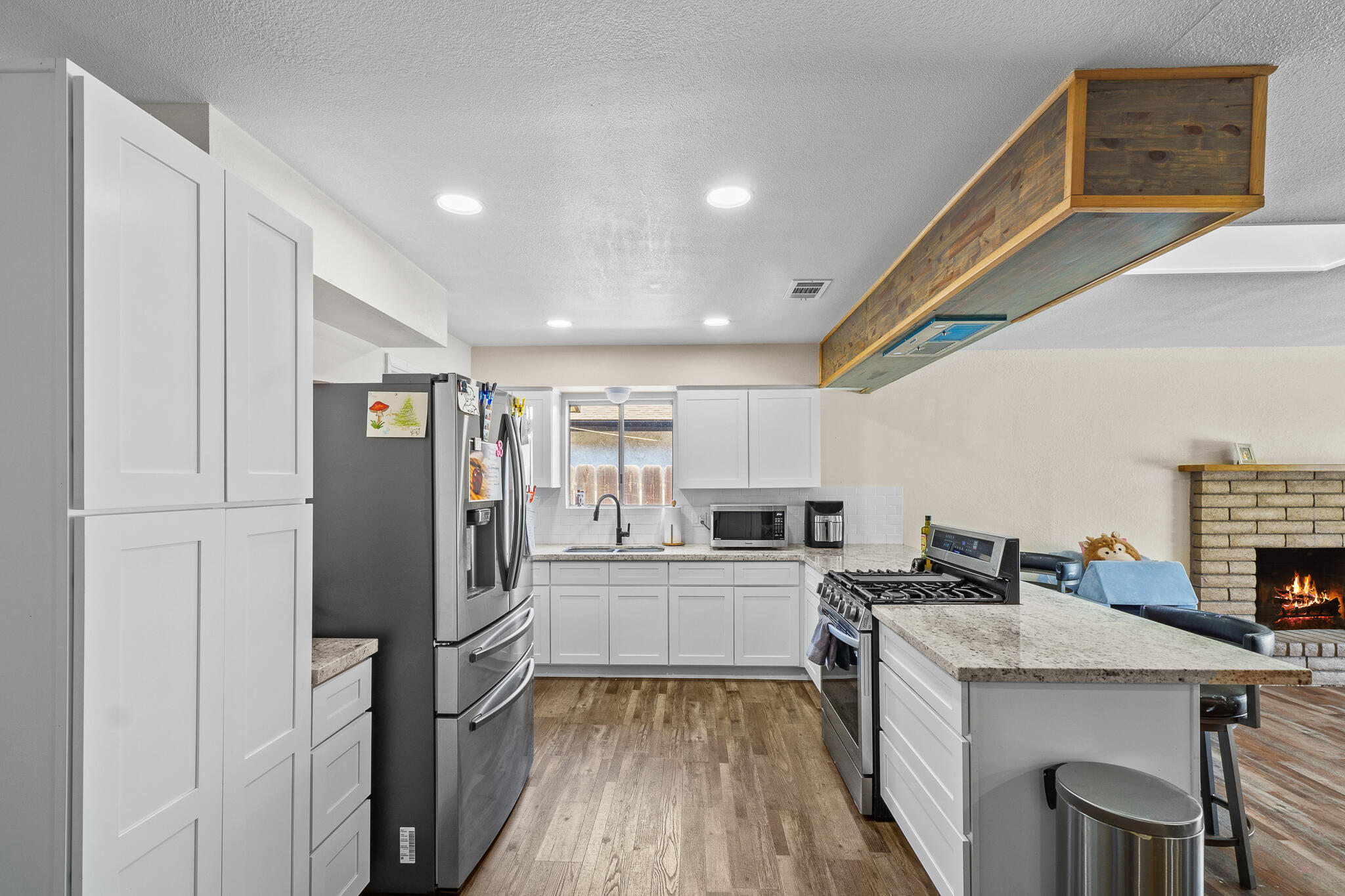 1076 N Beverly St, Porterville, CA 93257