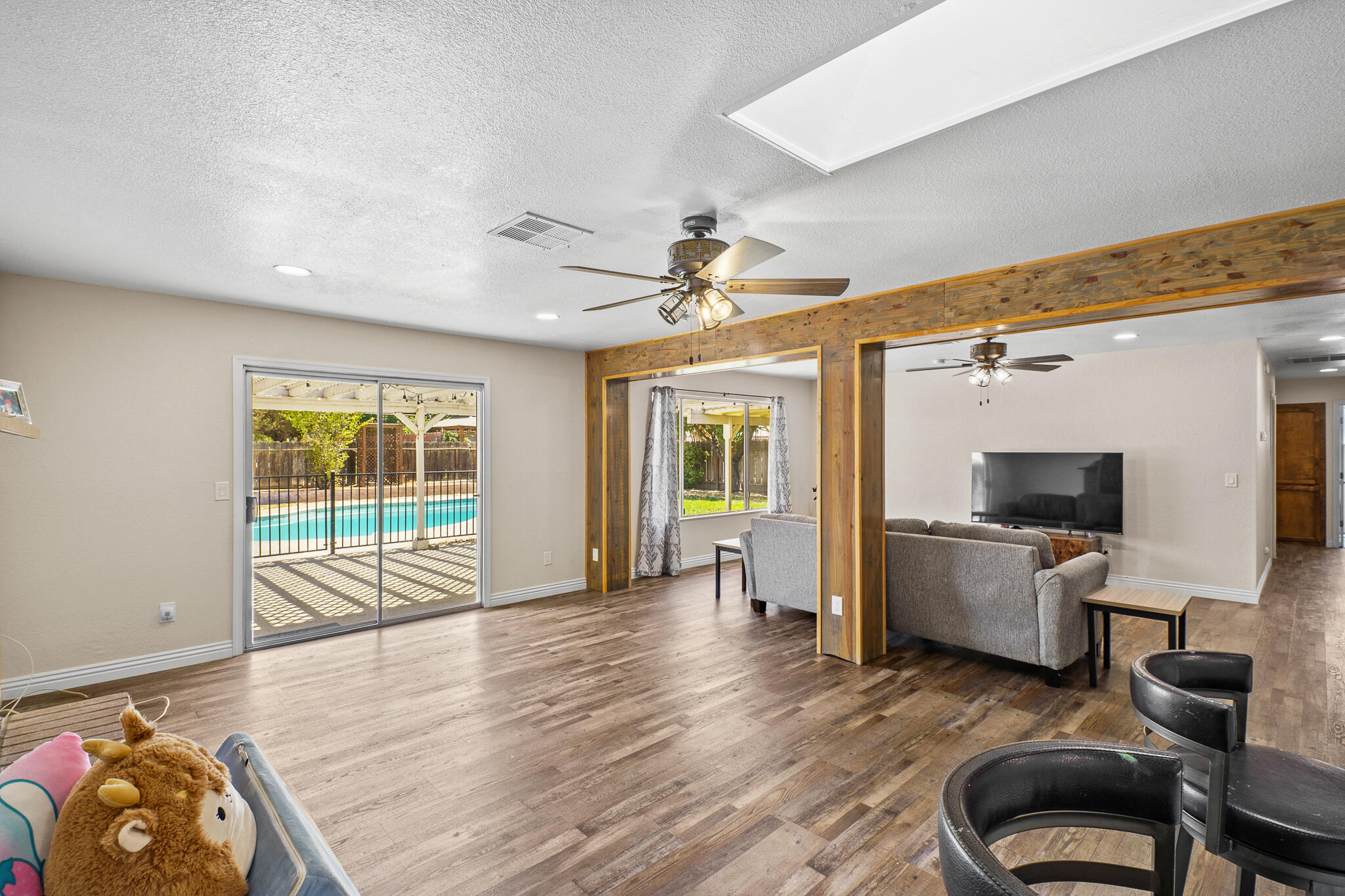 1076 N Beverly St, Porterville, CA 93257