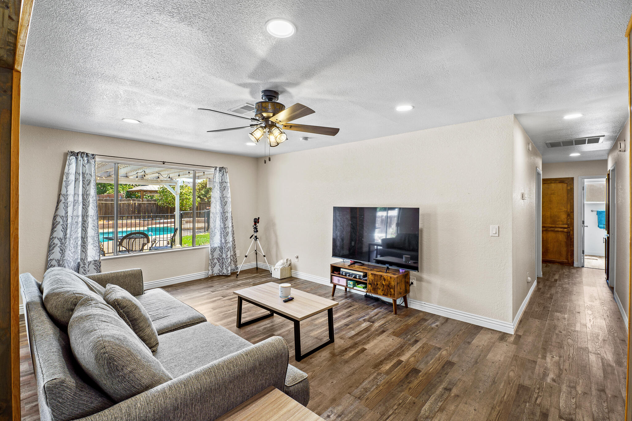 1076 N Beverly St, Porterville, CA 93257