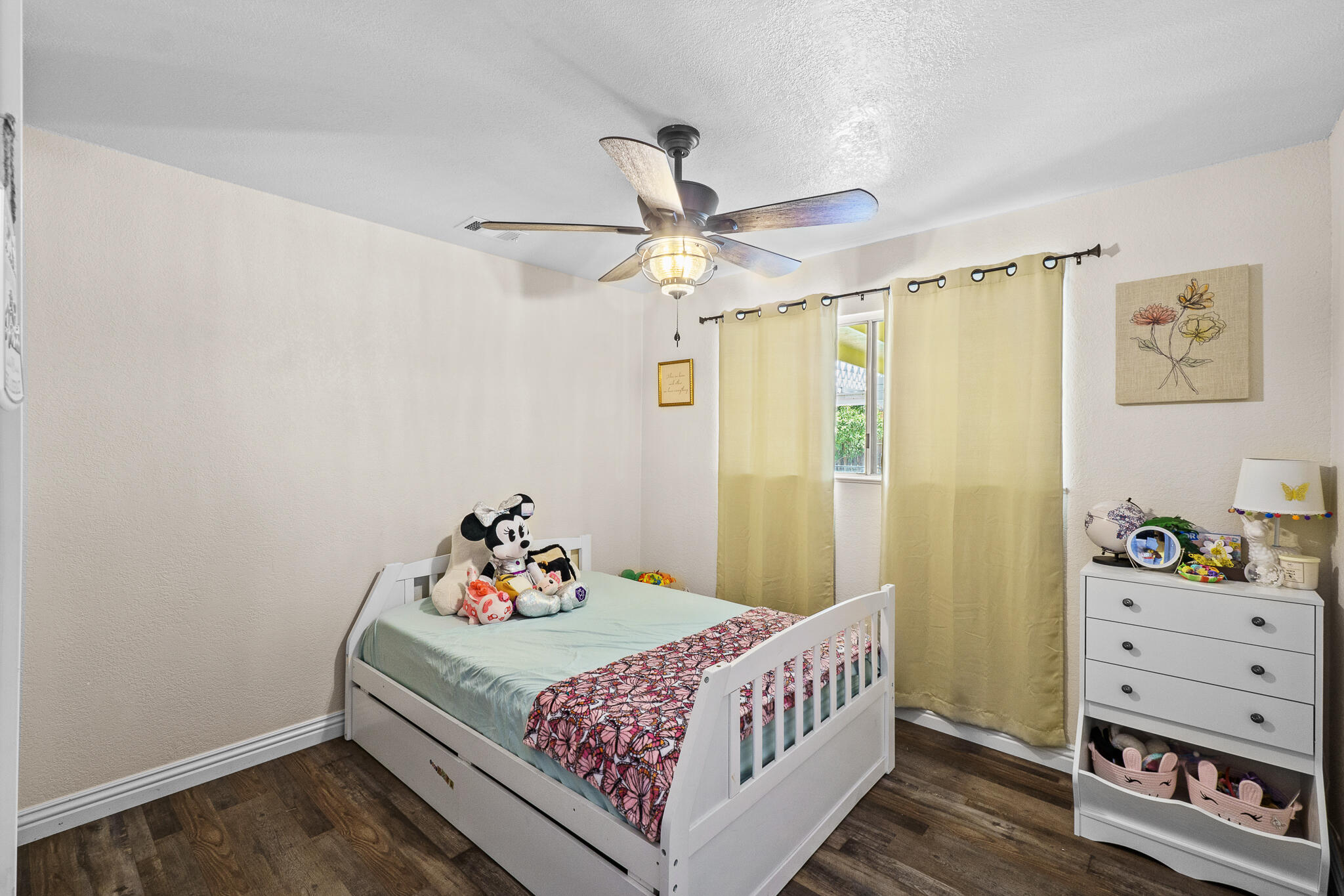 1076 N Beverly St, Porterville, CA 93257