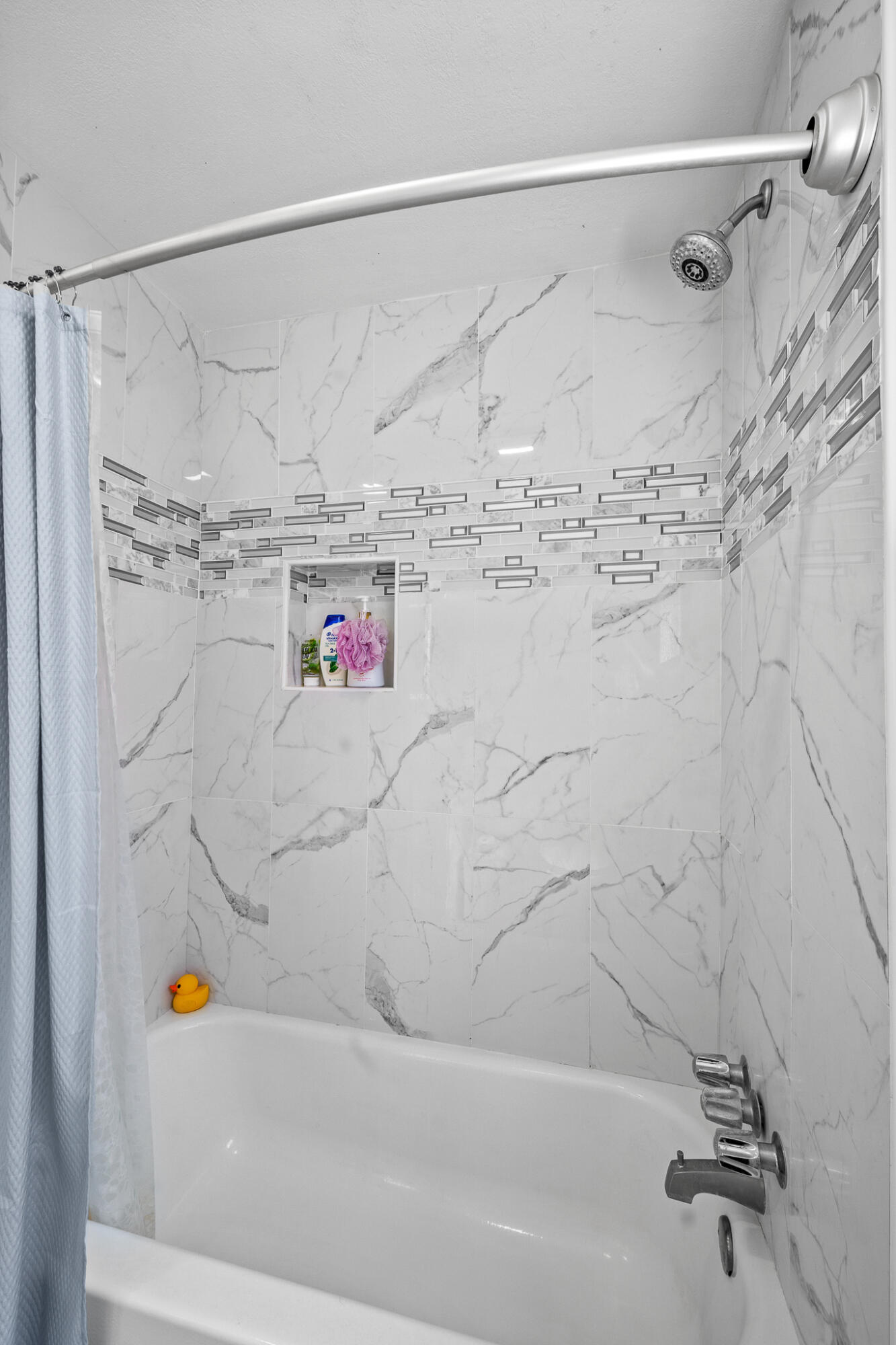 1076 N Beverly St, Porterville, CA 93257