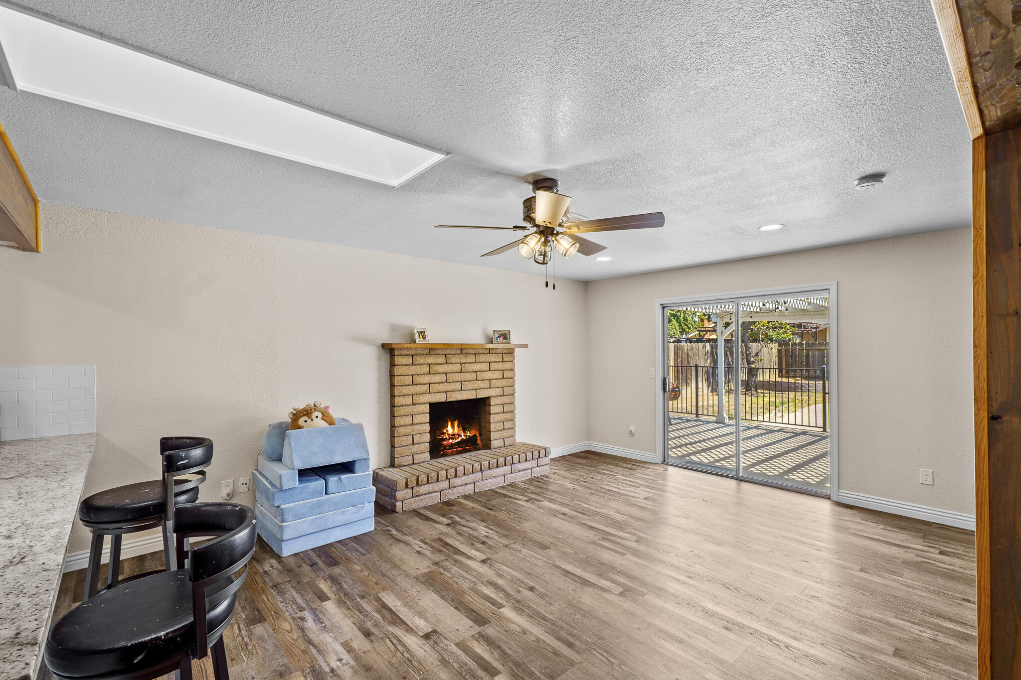 1076 N Beverly St, Porterville, CA 93257