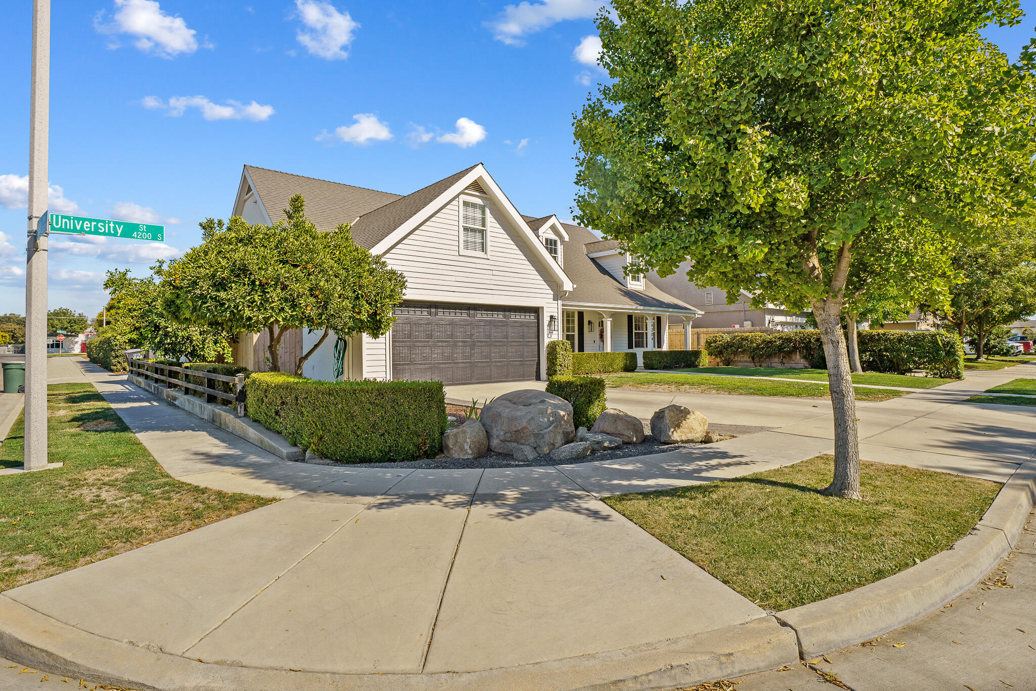 4204 S University St, Visalia, CA 93277