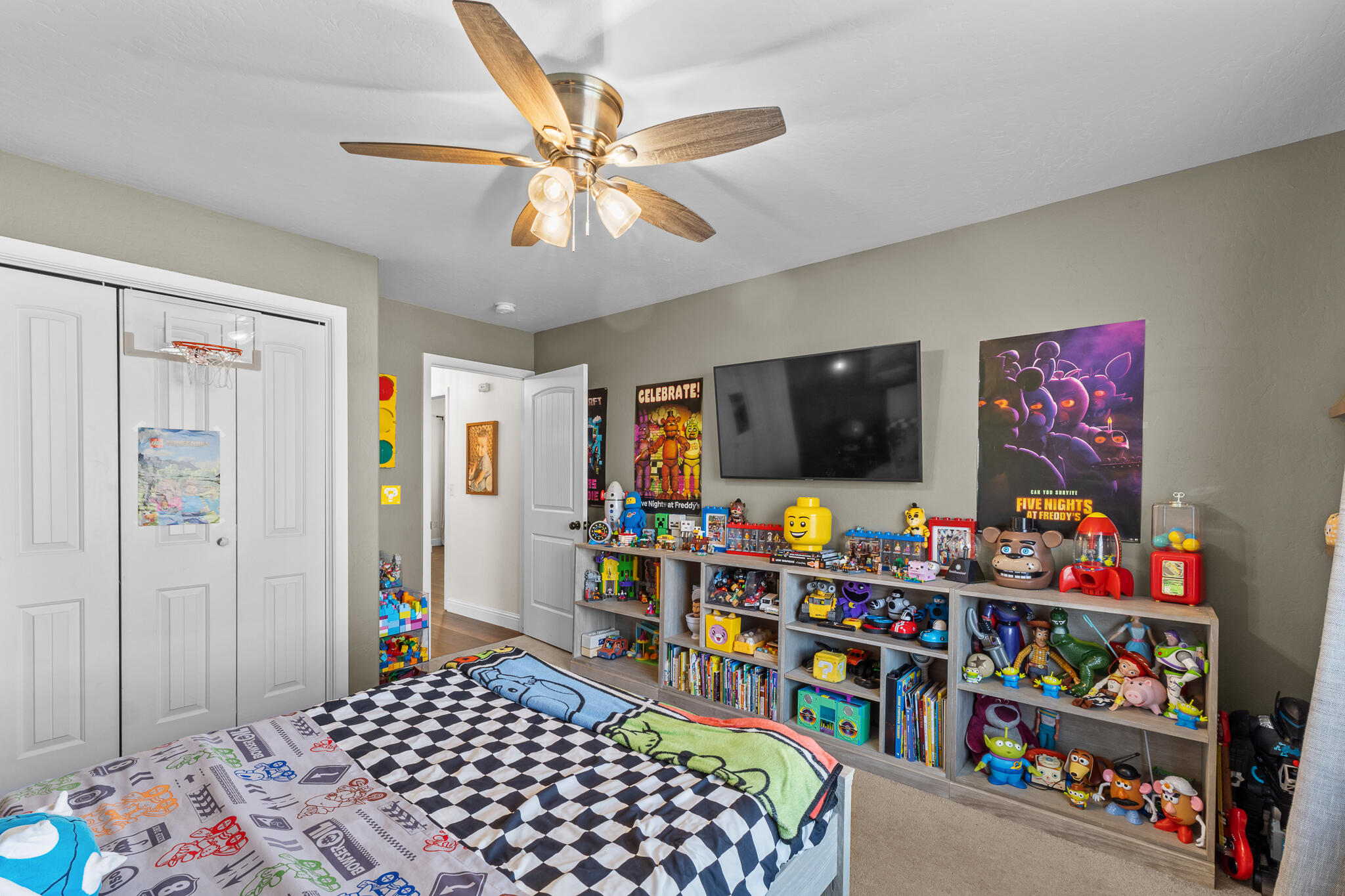 4204 S University St, Visalia, CA 93277