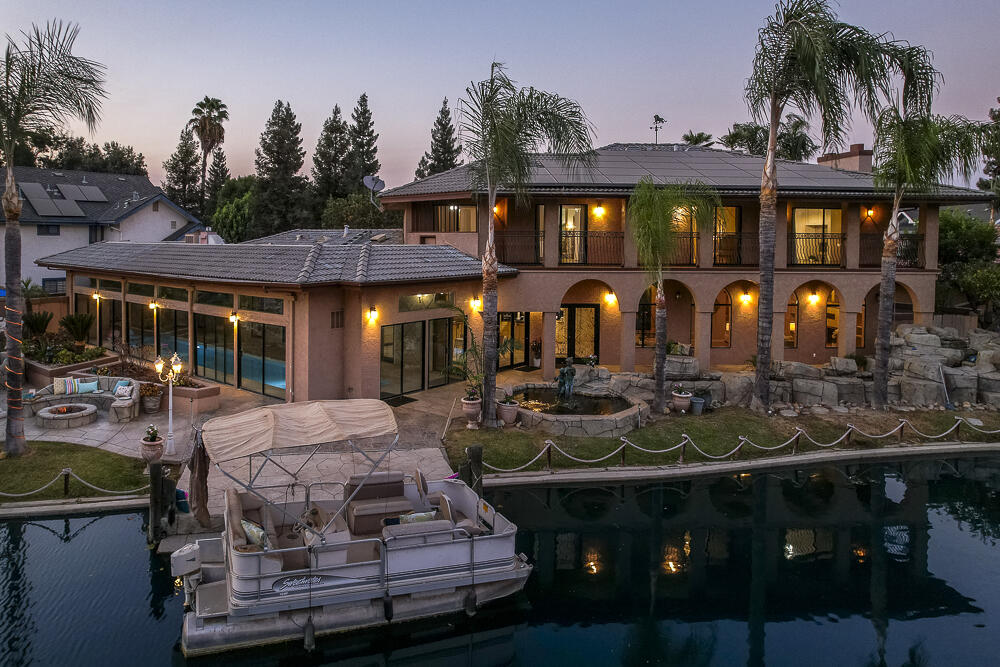 1617 N Aspen Ct, Visalia, CA 93291