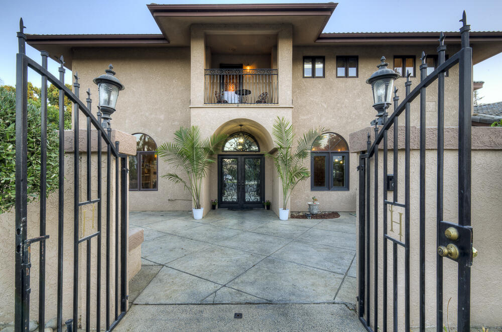 1617 N Aspen Ct, Visalia, CA 93291