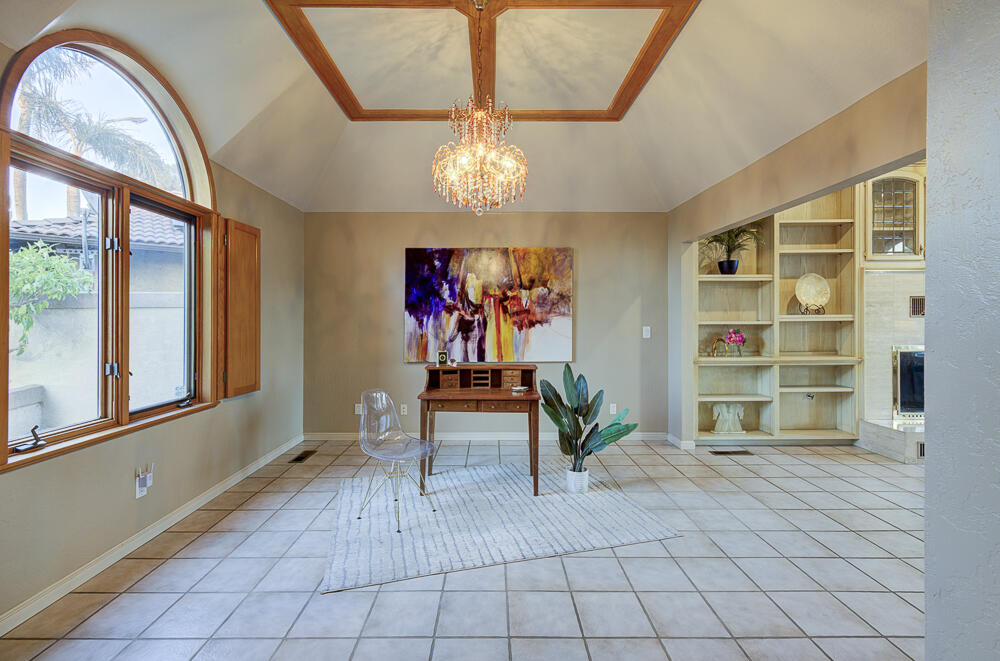 1617 N Aspen Ct, Visalia, CA 93291