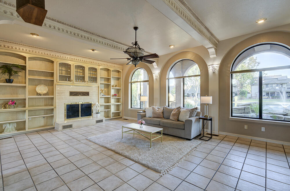 1617 N Aspen Ct, Visalia, CA 93291