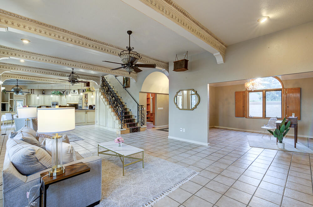 1617 N Aspen Ct, Visalia, CA 93291