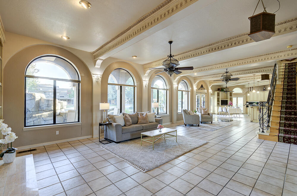 1617 N Aspen Ct, Visalia, CA 93291