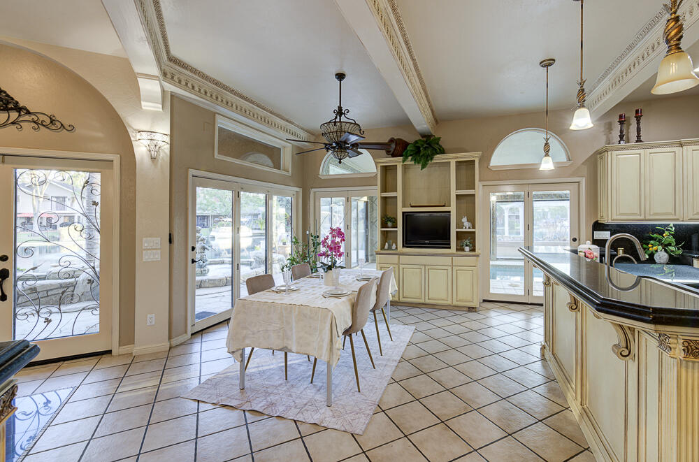 1617 N Aspen Ct, Visalia, CA 93291