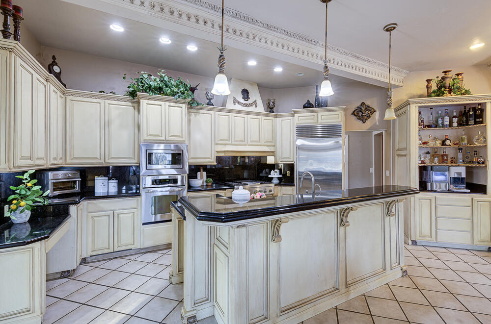 1617 N Aspen Ct, Visalia, CA 93291