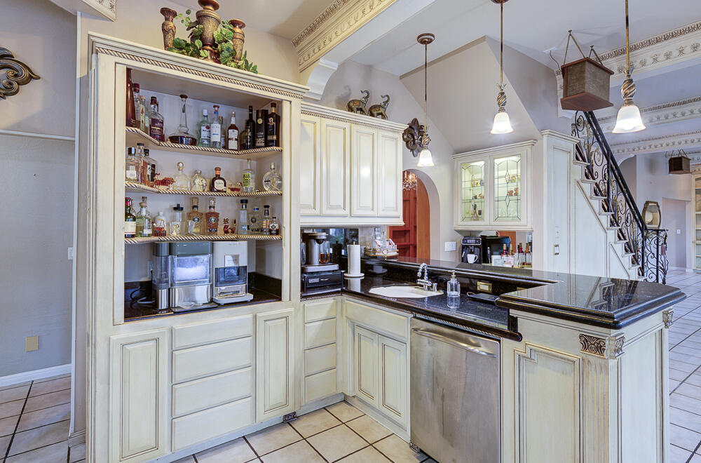 1617 N Aspen Ct, Visalia, CA 93291