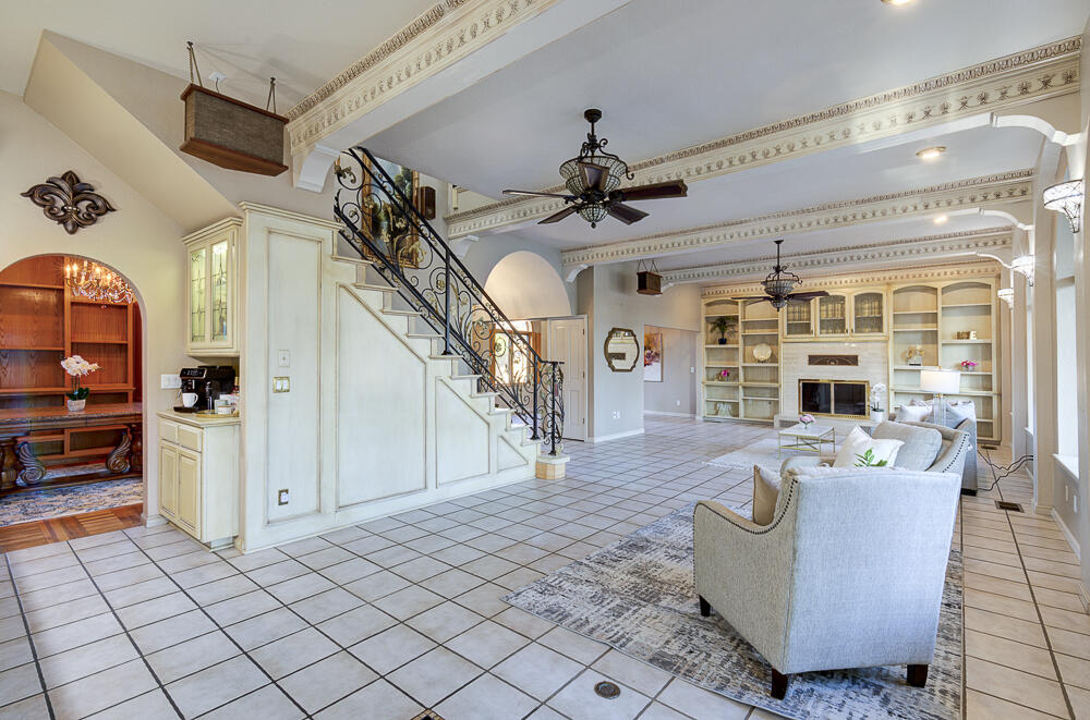 1617 N Aspen Ct, Visalia, CA 93291