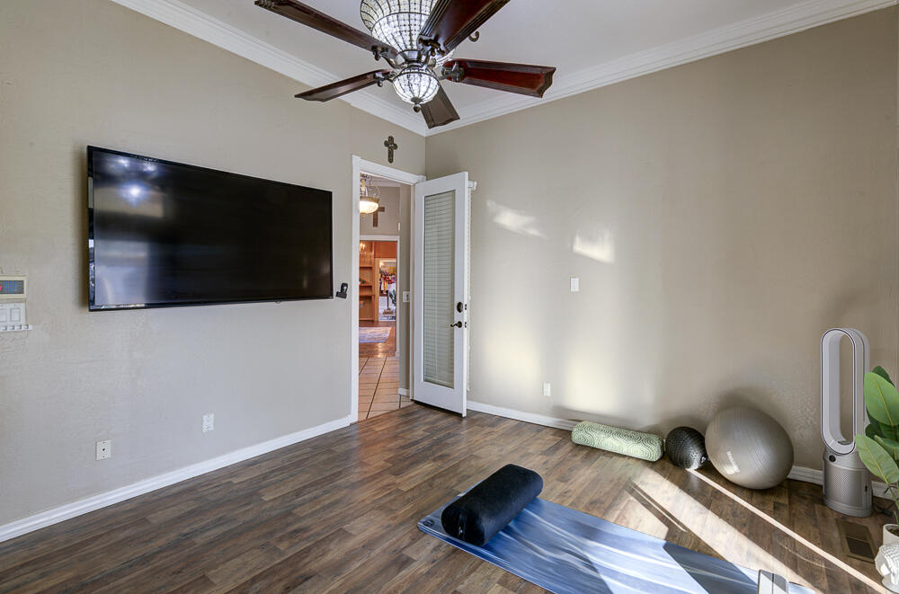 1617 N Aspen Ct, Visalia, CA 93291