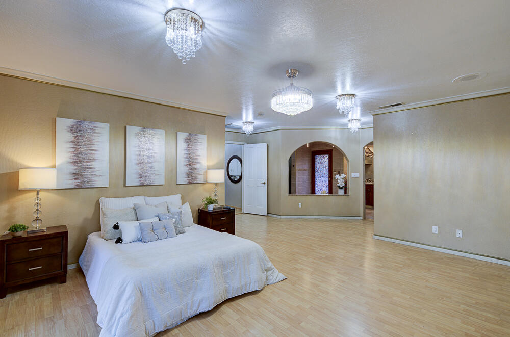 1617 N Aspen Ct, Visalia, CA 93291