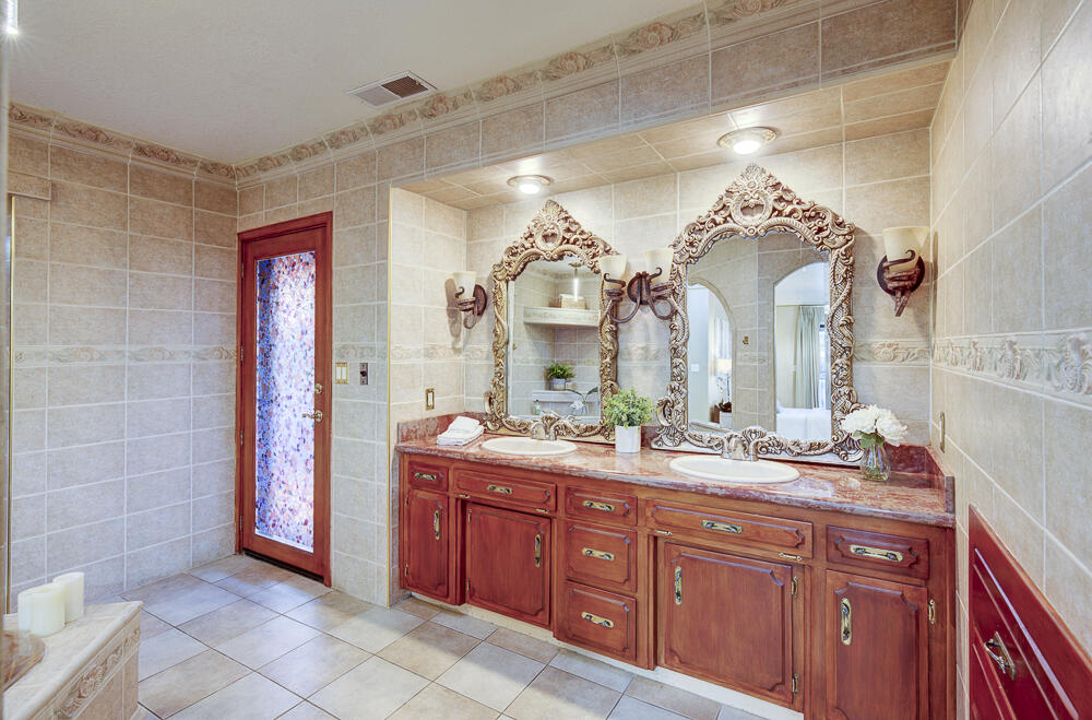 1617 N Aspen Ct, Visalia, CA 93291