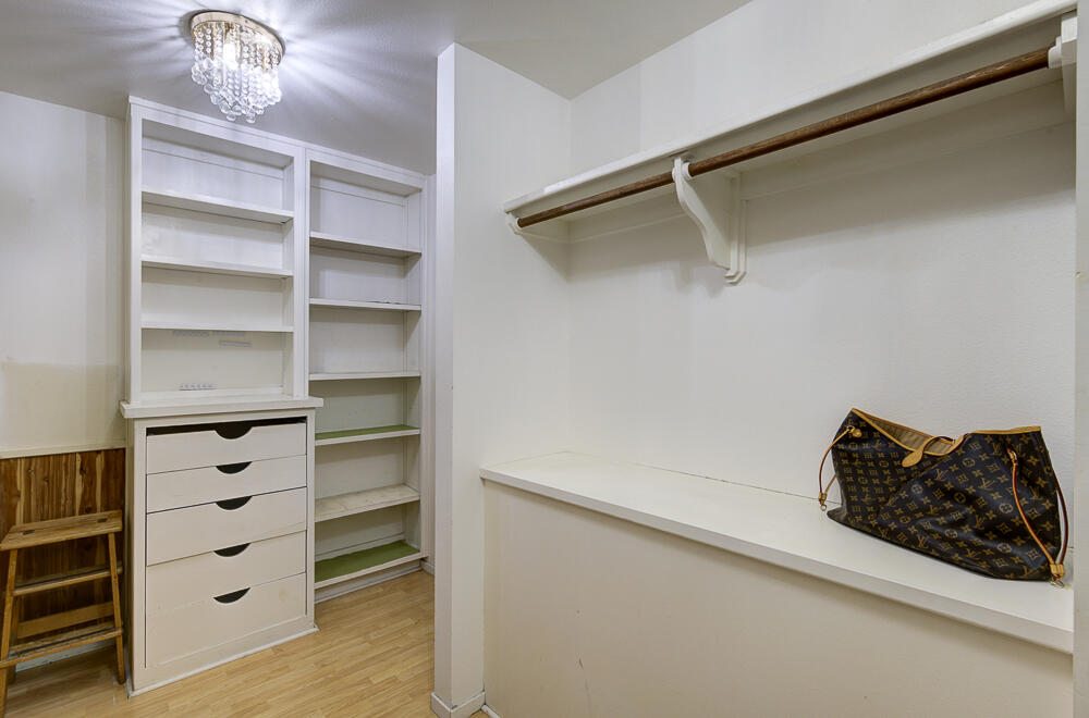 1617 N Aspen Ct, Visalia, CA 93291