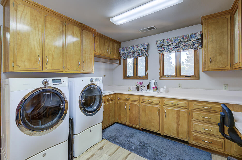 1617 N Aspen Ct, Visalia, CA 93291